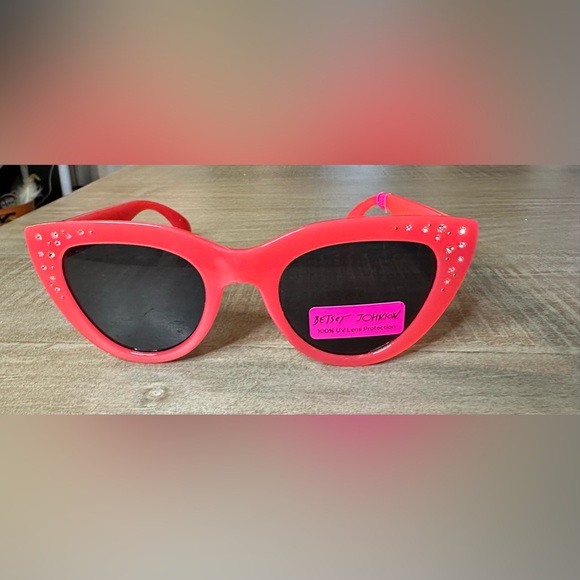 BETSEY JOHNSON- CAT EYE BITTY BLING SUNGLASSES (Red) ⚡️NWT⚡️ - Picture 2 of 11
